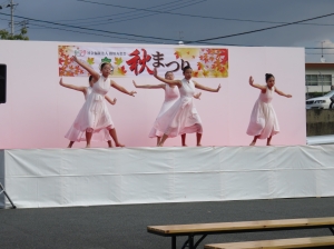 ➀鳥栖商業ダンス部の優雅な舞.JPG