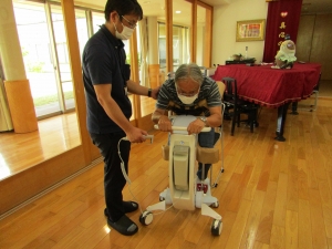 Hugの移乗支援ロボットによる体験.JPG