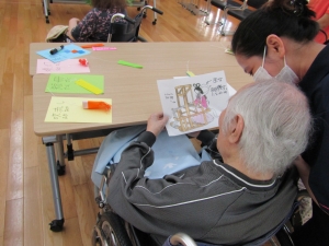 特定技能実習生と入居者様.JPG